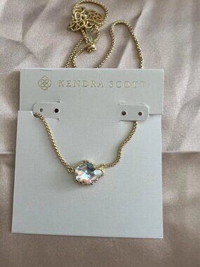 Kendra Scott necklace
